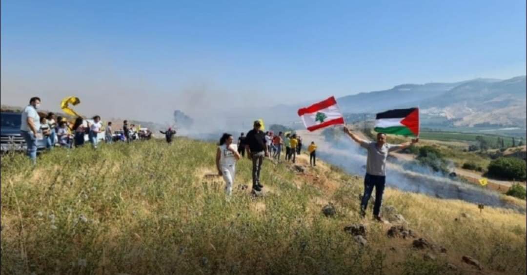 لبنانيون يجتازون الحدود تضامنا مع فلسطين والجيش الإسرائيلي يطلق النار تجاههم