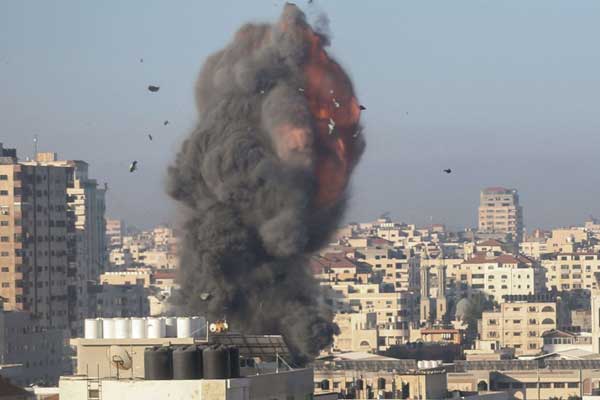 شاهد بالفيديو لحظة استهداف منزل أحد كبار قادة حماس