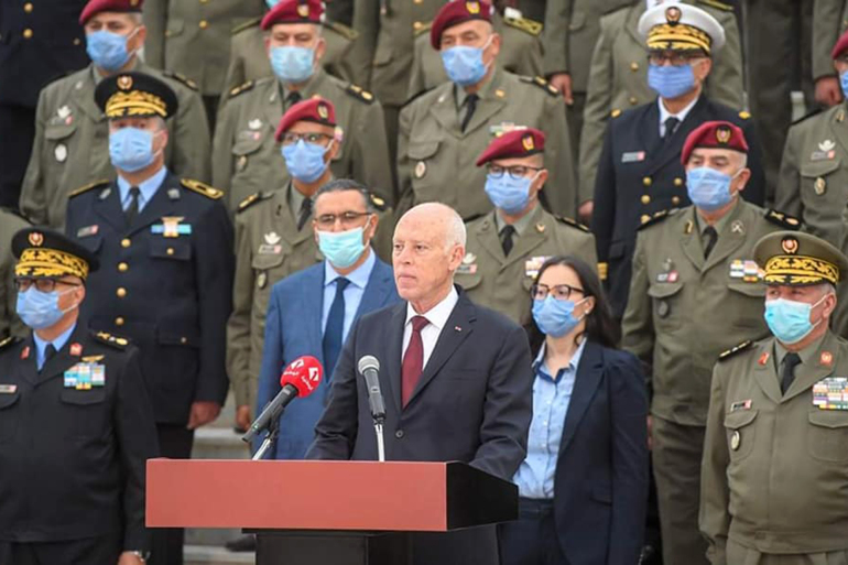 ماذا يحدث في تونس؟ عسكريون متقاعدون يوجهون مبادرة إلى قيس سعيد لإنقاذ البلاد