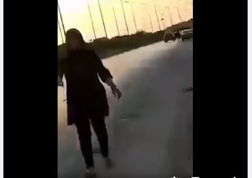 شاهد الفيديو/ سيارة تلقي بطفلة في الطريق العام بالمروج !