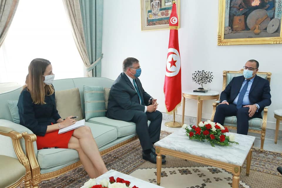 السفير الأمريكي يؤكد العمل على توفير اللقاحات لتونس
