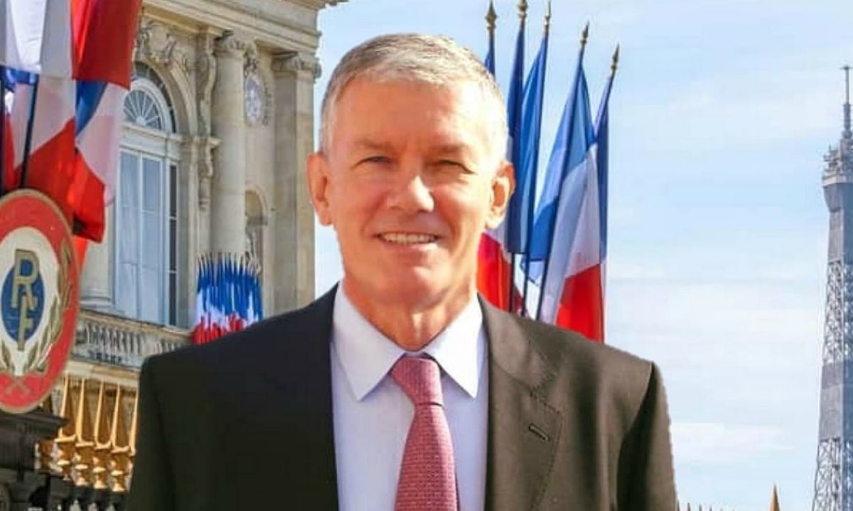 السفير الفرنسي: ليس من مصلحة تونس طلب تخفيف ديونها