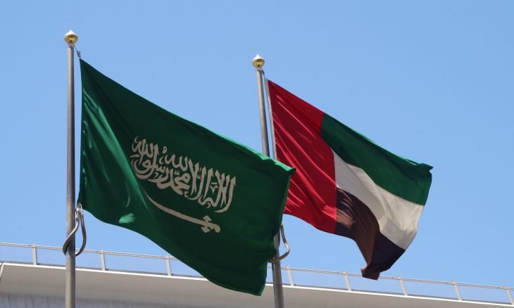 بعد خلاف “نفطي” بينهما: السعودية تستبعد سلع المناطق الحرة بالإمارات