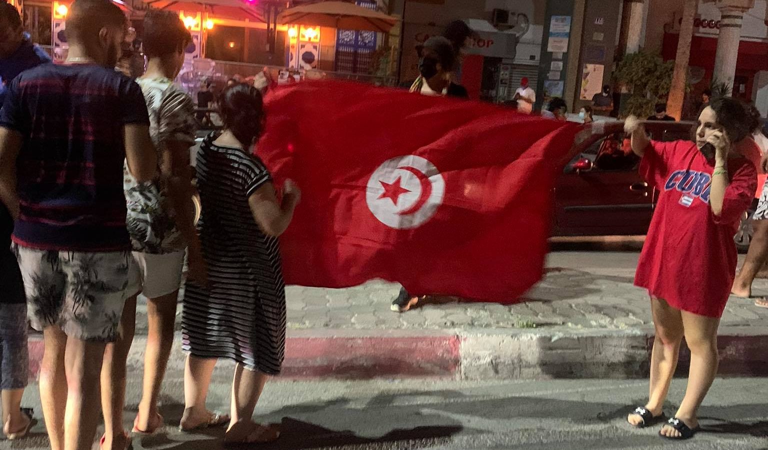 التونسيون يخرجون للشوارع (فيديو و صور)