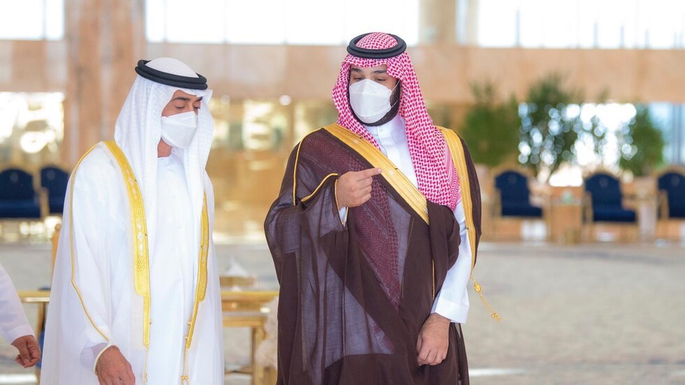 الأولى منذ نشوب الخلاف النفطي: ولي عهد أبوظبي في زيارة للسعودية