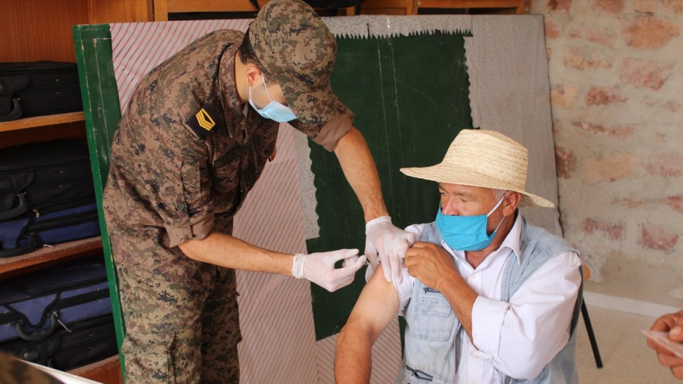 الجيش /تطعيم 2700 مواطن إلى حد اليوم بولاية سليانة
