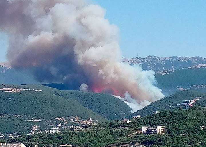 لبنان يكافح لاحتواء حرائق ضخمة لليوم الثالث