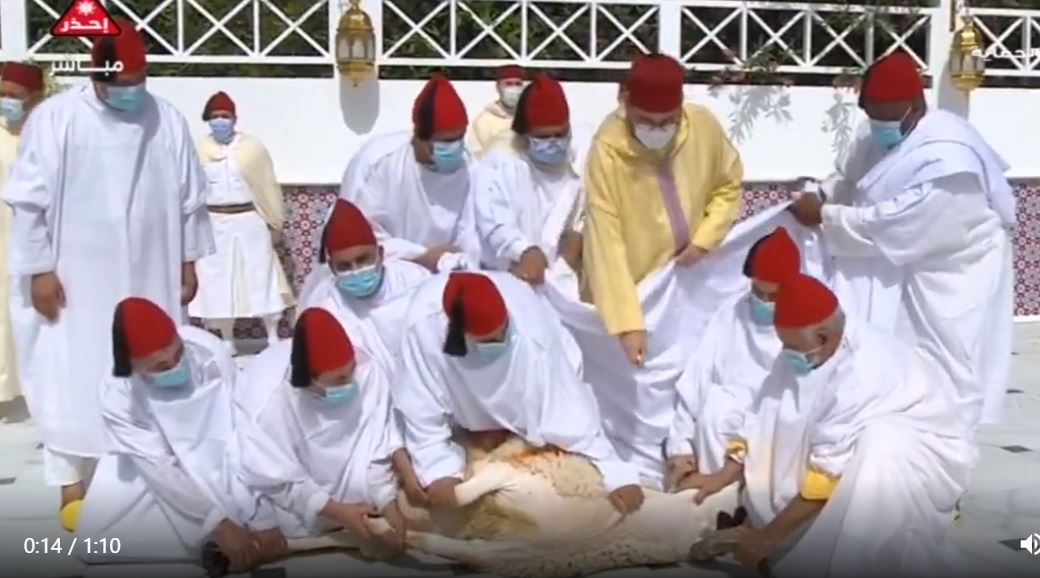 اليوم عيد الأضحى في المغرب: شاهد محمد السادس ينحر الخروف (فيديو)
