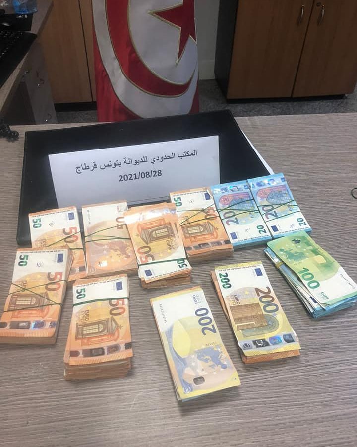 مطار تونس قرطاج: حجز مبالغ من العملة الأجنبية بقيمة 231 ألف دينار
