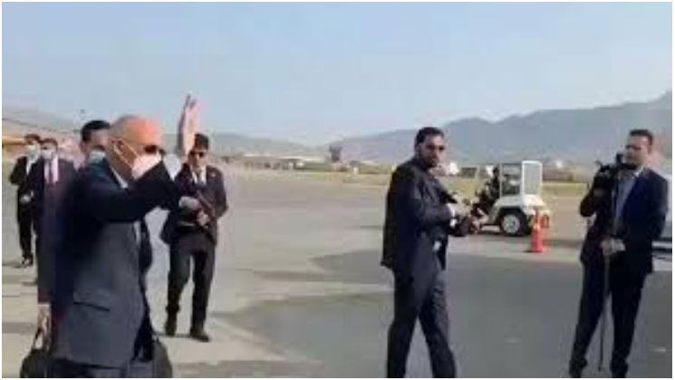 الرئيس الأفغاني فرّ بحزم من الأموال لم تستوعبها طائرته كلها