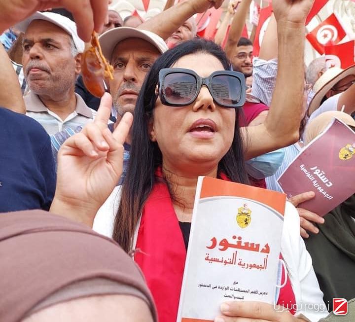 سميرة الشواشي تُشارك في الوقفة الرافضة للقرارات الاستثنائية لرئيس الجمهورية (فيديو)