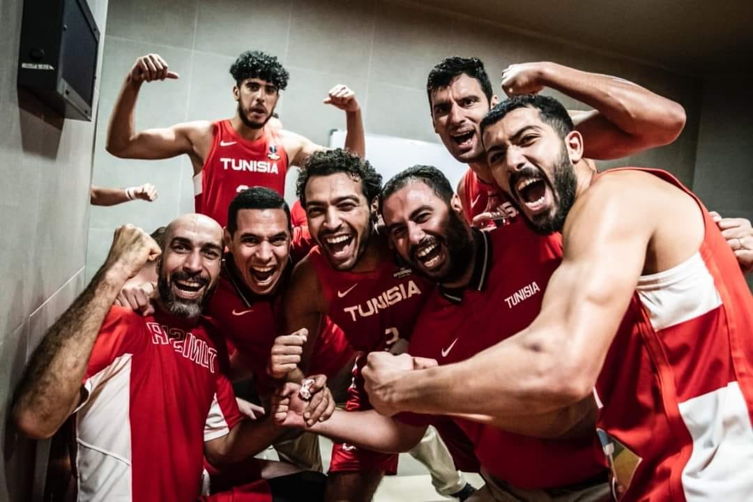 عاجل / المنتخب الوطني يتوج بالتاج الافريقي لكرة السلة