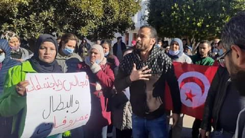 وقفة احتجاجية أمام القصر الرئاسي للمطالبة بتفعيل قانون تشغيل من طالت بطالتهم