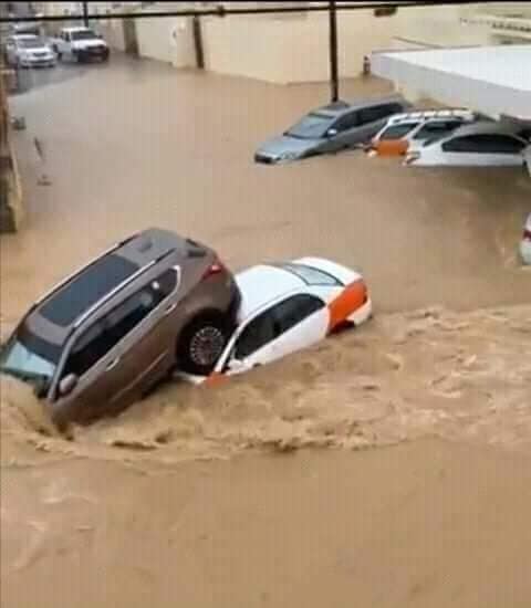 الإعصار شاهين في عُمان/ فيضانات وتأجيل رحلات جوية