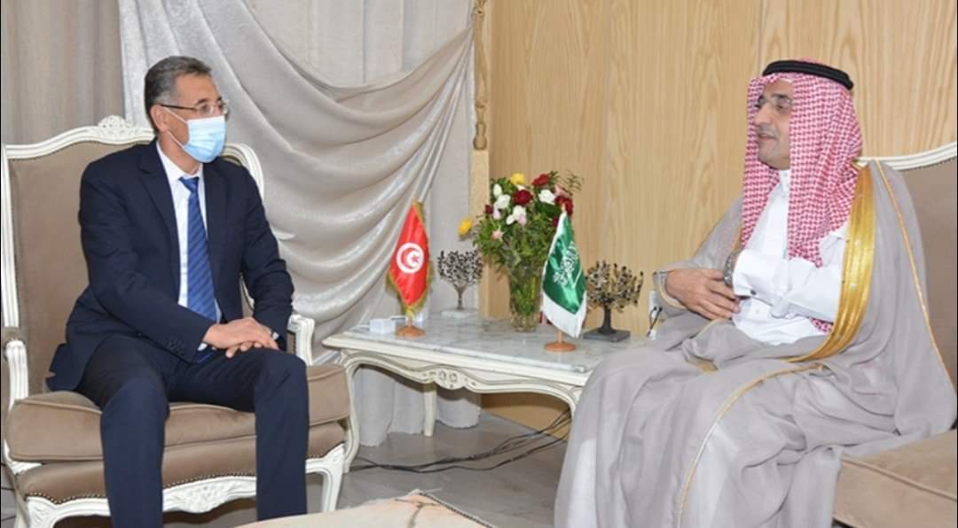 وزير الداخلية يلتقي سفير السعودية بتونس