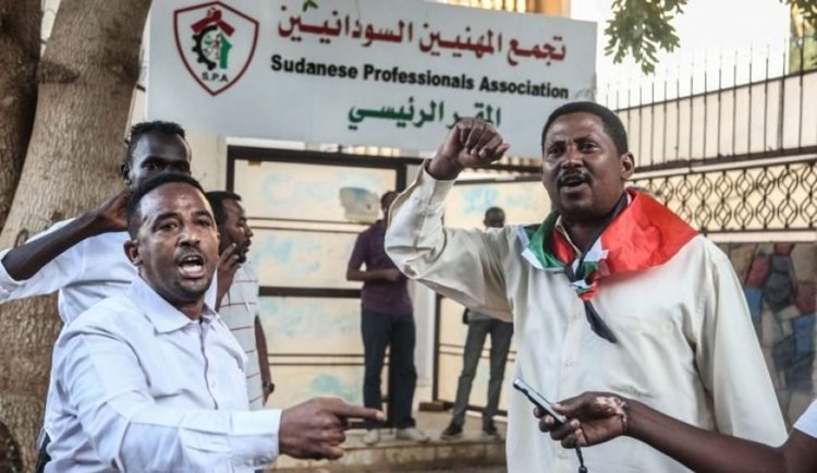 تجمُّع المهنيين السودانيين: البرهان أمضى على نهايته بيده