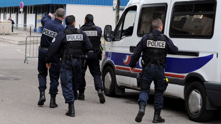 فرنسا/اعتقال شاب خطط لارتكاب مذبحة في مسجد ومدرسة ..