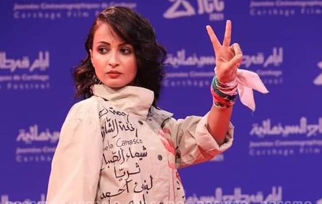 صور/ قائمة في ضحايا العنف ضدّ المرأة على فستان فنانة تونسية