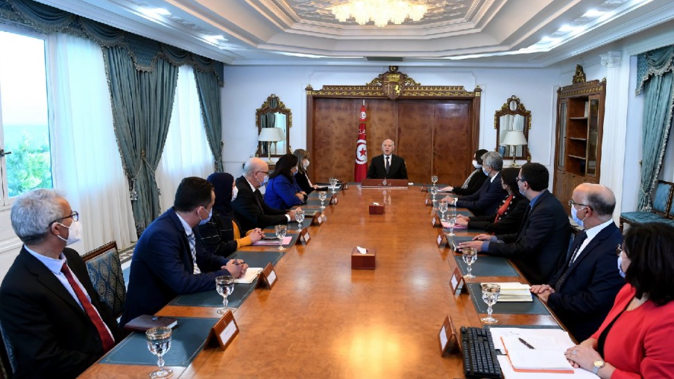 سعيّد يشرف على اجتماع لمتابعة الوضع الاقتصادي والمالي بتونس