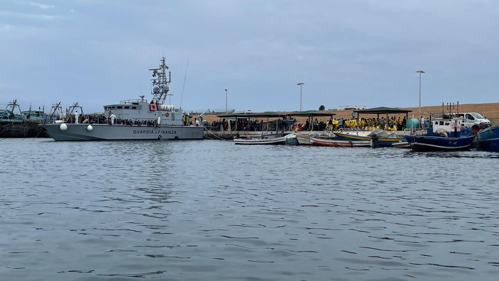 وصول 82 مهاجرا سريا تونسيا على متن قارب واحد إلى لامبيدوزا (فيديو)