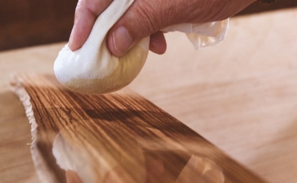 ماهي أكثر طرق تلميع الأثاث الخشبي فاعلية؟