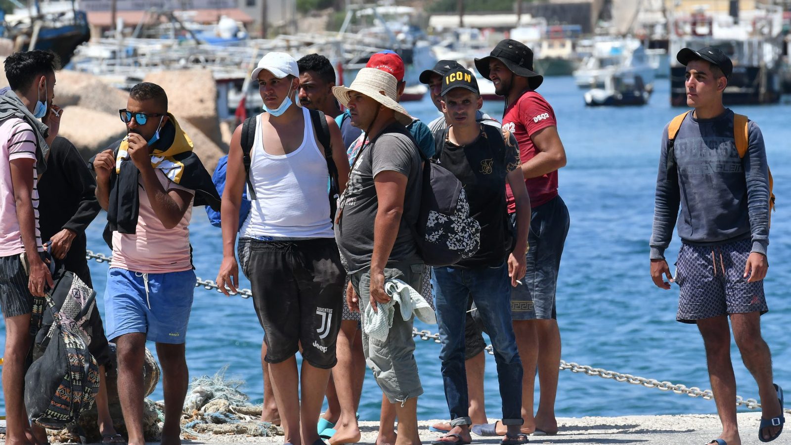 هل أبرمت تونس اتفاقا سريا مع فرنسا بشأن المهاجرين؟