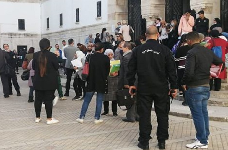 كتبة المحكمة الابتدائية بتونس في وقفة احتجاجية