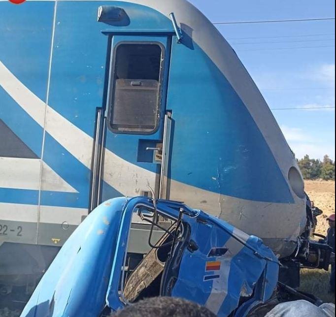 مترو الساحل يصدم شاحنة ووفاة سائق