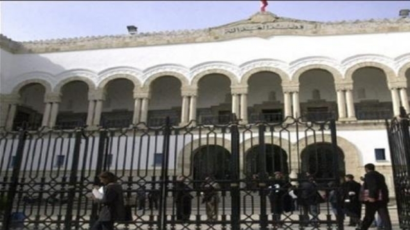 تعرض مكتب بالمحكمة الابتدائية بتونس للخلع