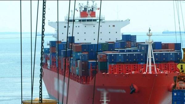 الكشف عن موعد تفريغ شحنات الحبوب من البواخر الراسية منذ أسابيع في ميناء صفاقس