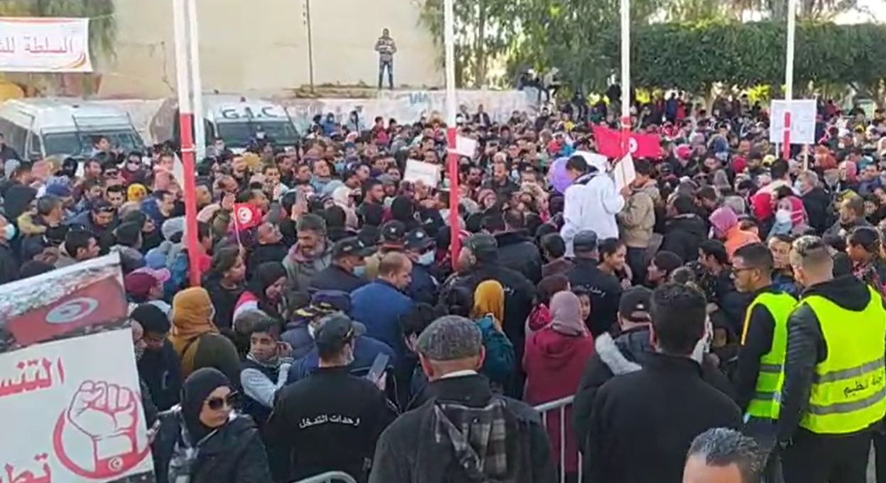سيدي بوزيد/ مواطنون يهتفون ضدّ الانقلاب (فيديو)