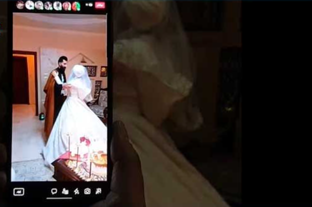 تفاديا لكورونا وللتكاليف الباهضة/ عروسان يبثّان حفل زفافهما “أون لاين” (فيديو)