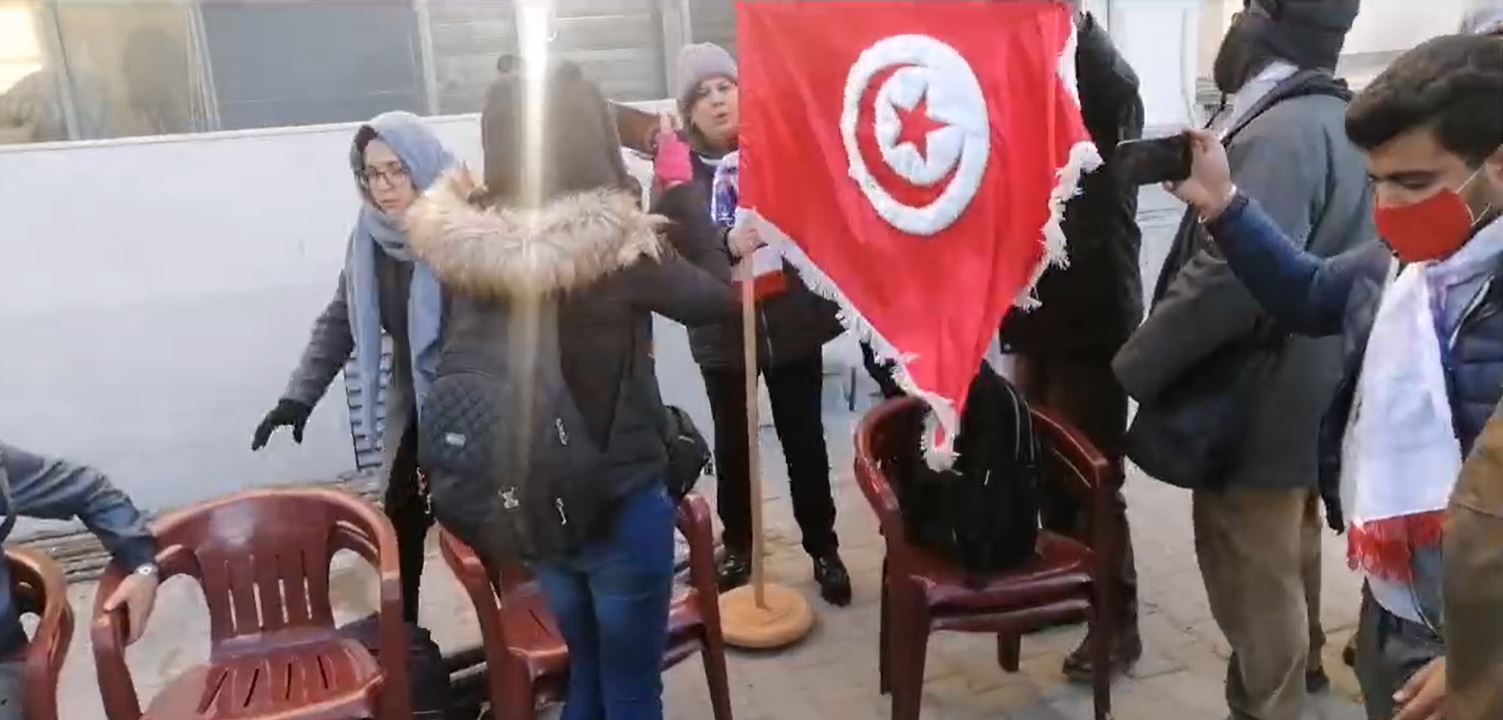 في اعتصام أمام مقر اتحاد علماء المسلمين/ الدستوري الحر يطلق نداء استغاثة