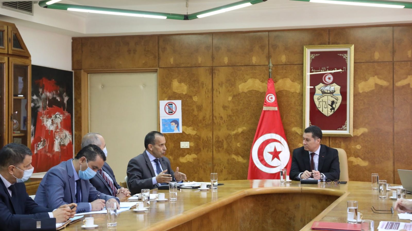 وزير النقل يدرس سبل هيكلة الخطوط التونسية (صور)