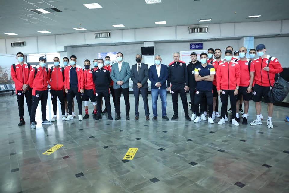 صور/ وزير الشباب والرياضة يستقبل المنتخب في مطار تونس قرطاج