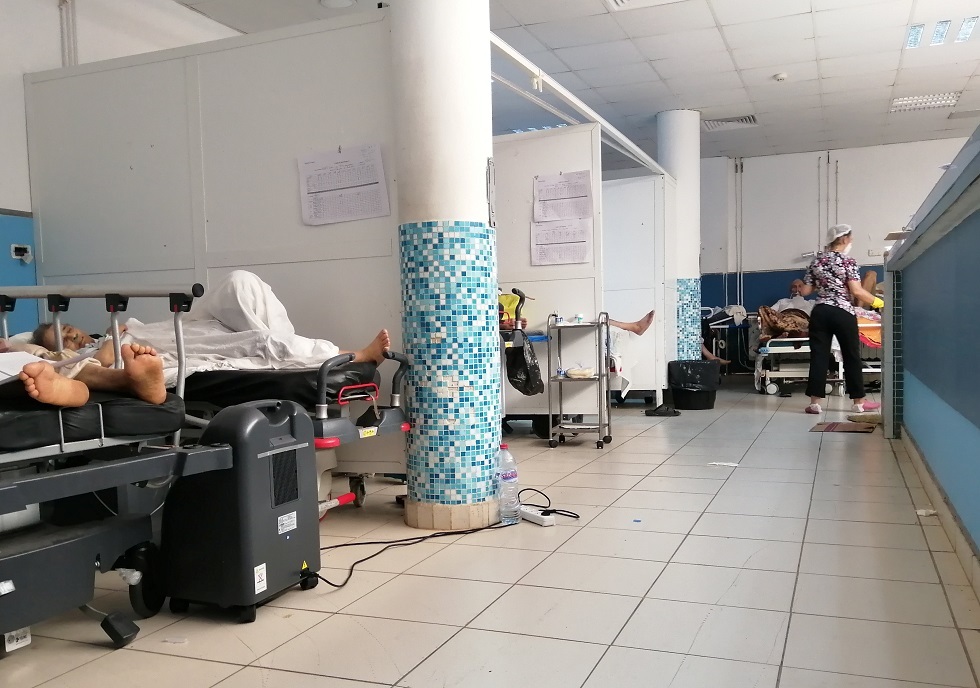 مقارنة مع “دلتا”/ خطر لجوء المصابين بـ”أوميكرون” إلى المستشفيات في تونس اقل بـ 50%