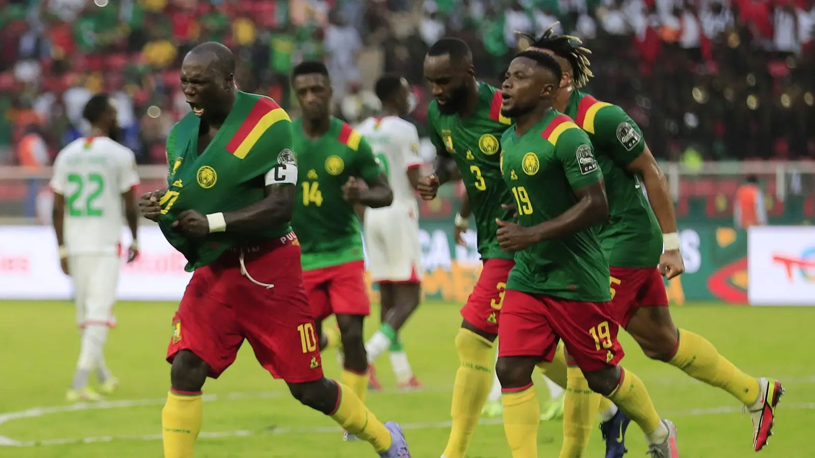 الكاميرون يفوز على غامبيا ويضمن مقعدا في المربع الذهبي