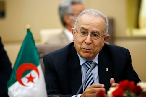 الخارجية الجزائرية تنفي ما يُتداول من “مغالطات” حول تأجيل القمة العربية