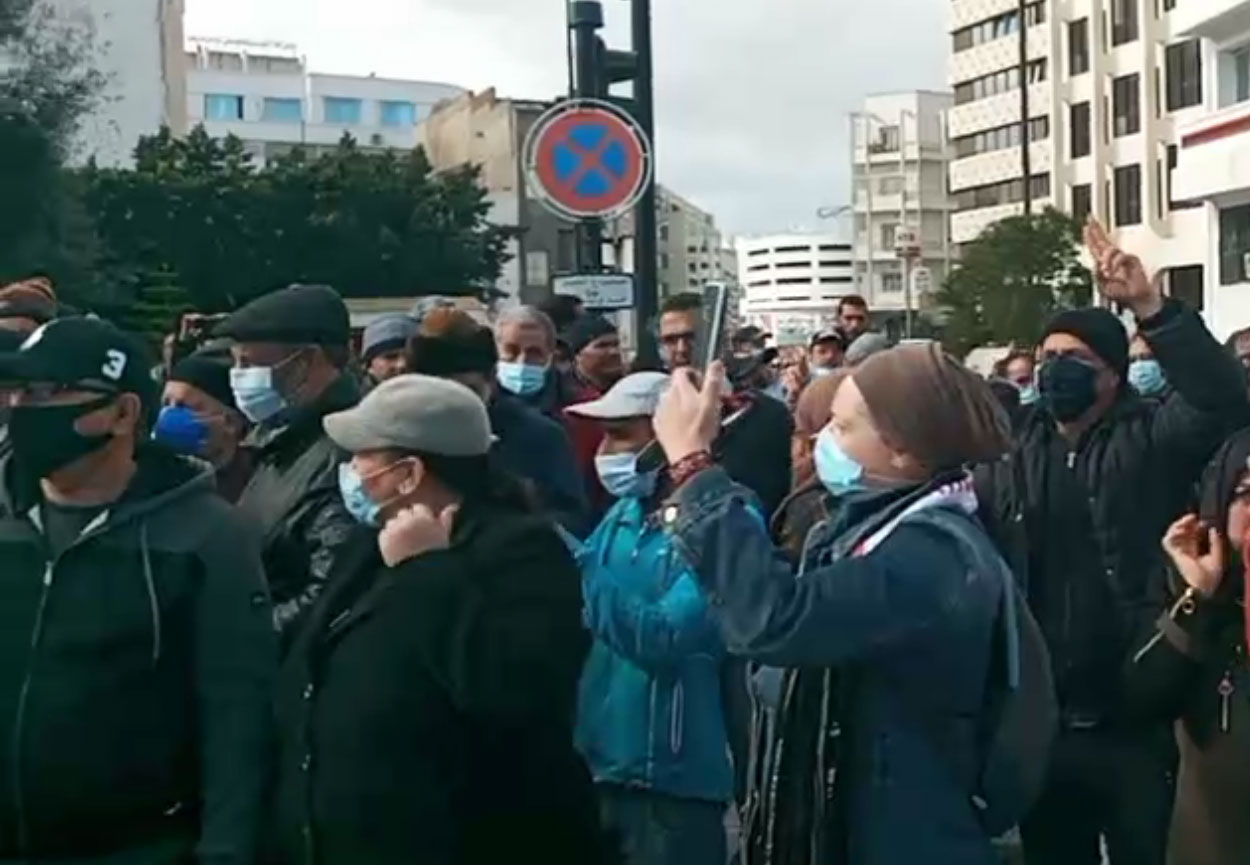 مناوشات بين الأمن ومتظاهرين بشارع الحبيب بورقيبة