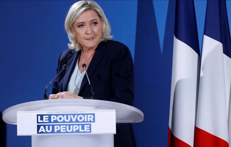 وزير الداخلية الفرنسي: وصول لوبان للسلطة يعني الحرب الأهلية