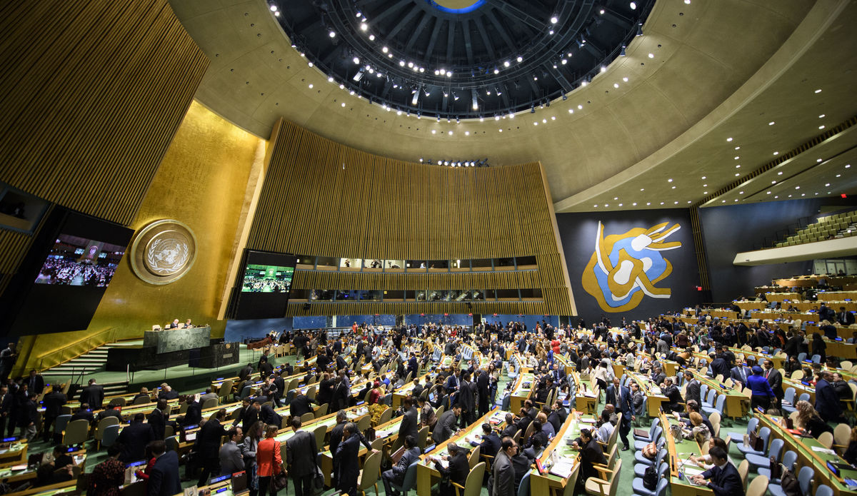 التصويت لعقد جلسة عامة طارئة للجمعية العامة للأمم المتحدة بشأن أوكرانيا