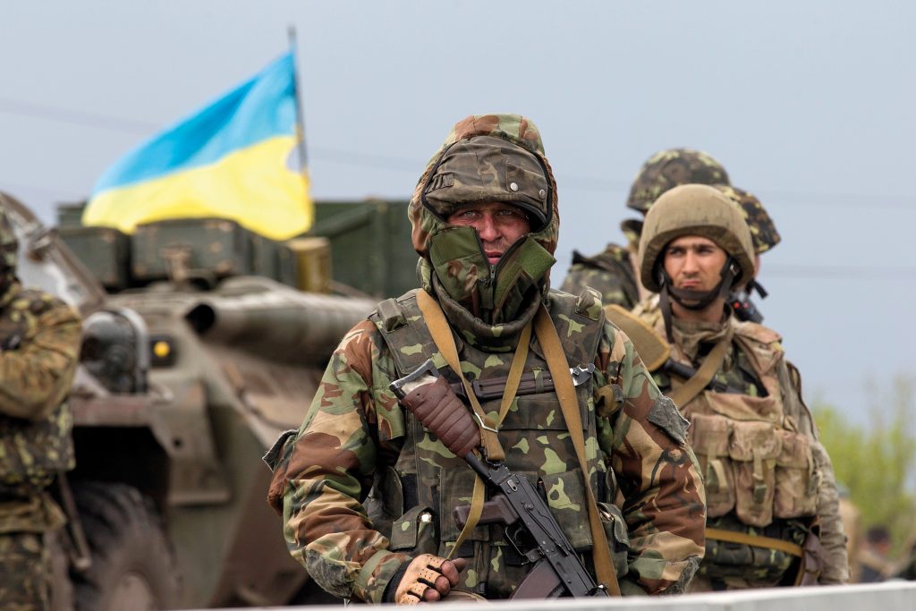 ذبح جندي أوكراني.. زيلينسكي يدين والكرملين يتعهد بتحقيق أدان الرئيس الأوكراني فولوديمير زيلينسكي، اليوم الأربعاء، من وصفهم بـ