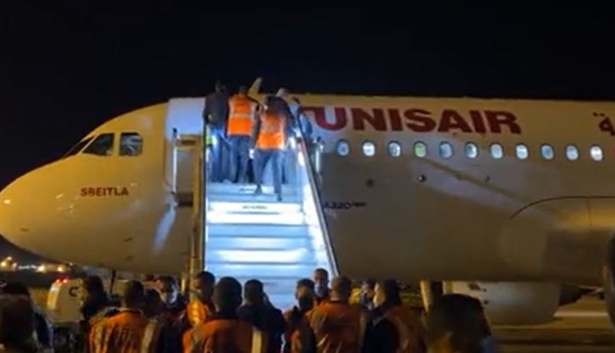 فيديو/ الطائرة الجديدة للتونيسار تحط بمطار تونس قرطاج