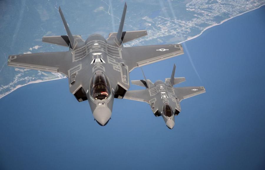 شاهد لحظة تحطم مقاتلة F-35 أمريكية أثناء محاولتها الهبوط