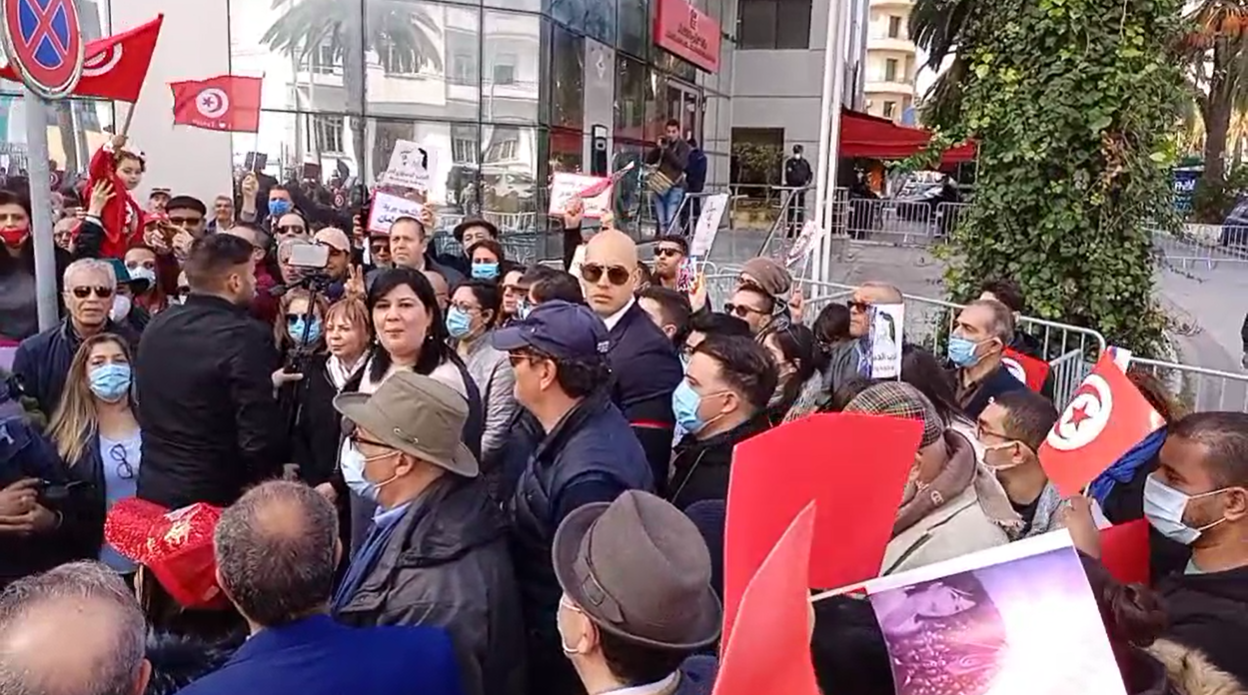 وقفة احتجاجية للدستوري الحر أمام وزارة تكنولوجيات الاتصال (فيديو)