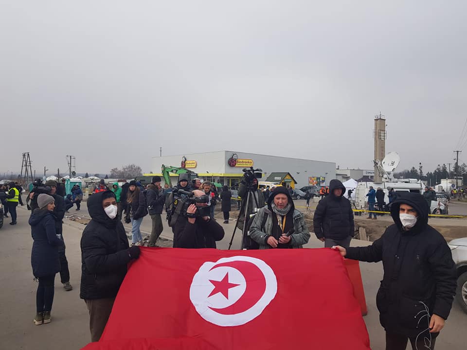 بالصور/ تواصل عمليات دخول وإيواء أفراد الجالية التونسية من أوكرانيا