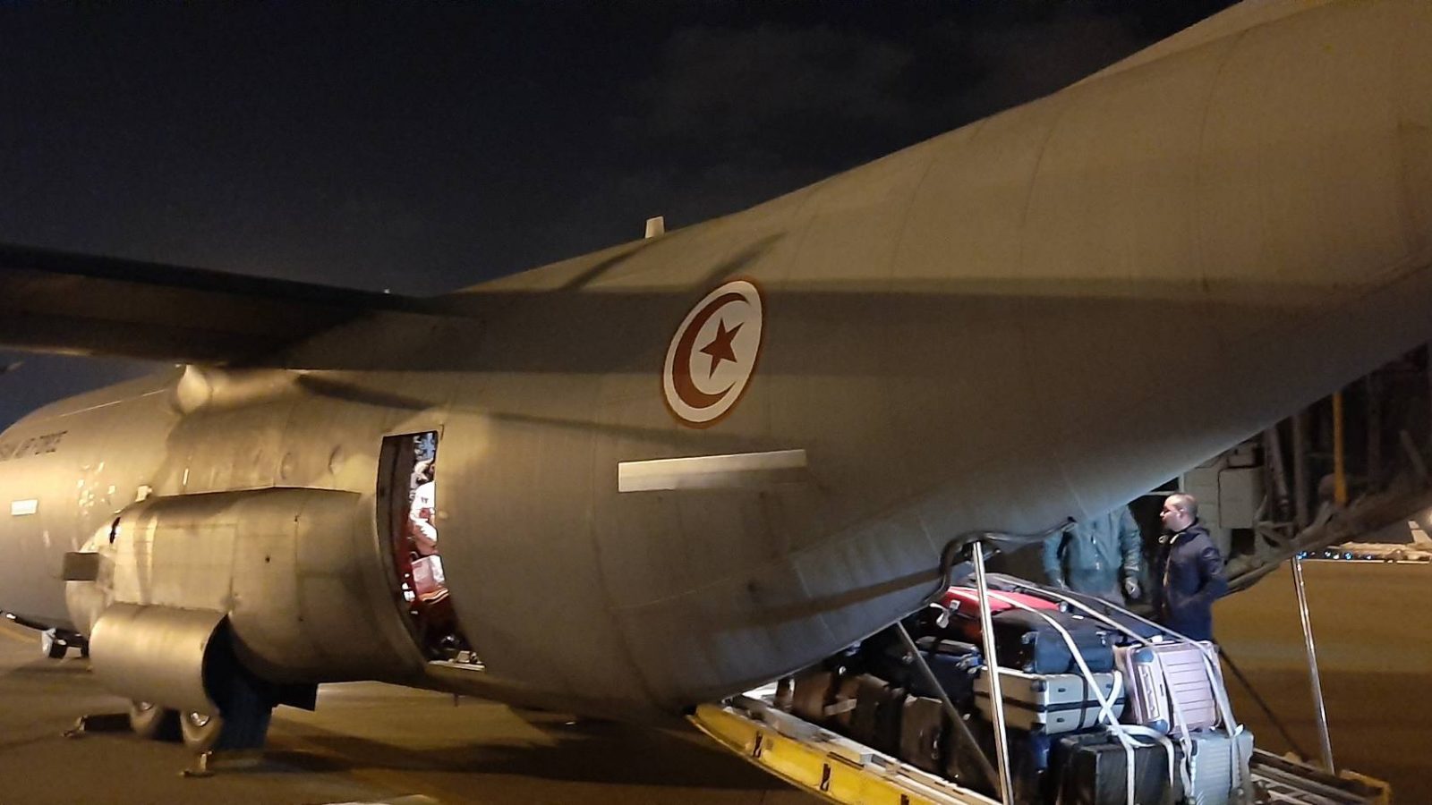 وصول طائرة إجلاء التونسيين من السودان..التفاصيل