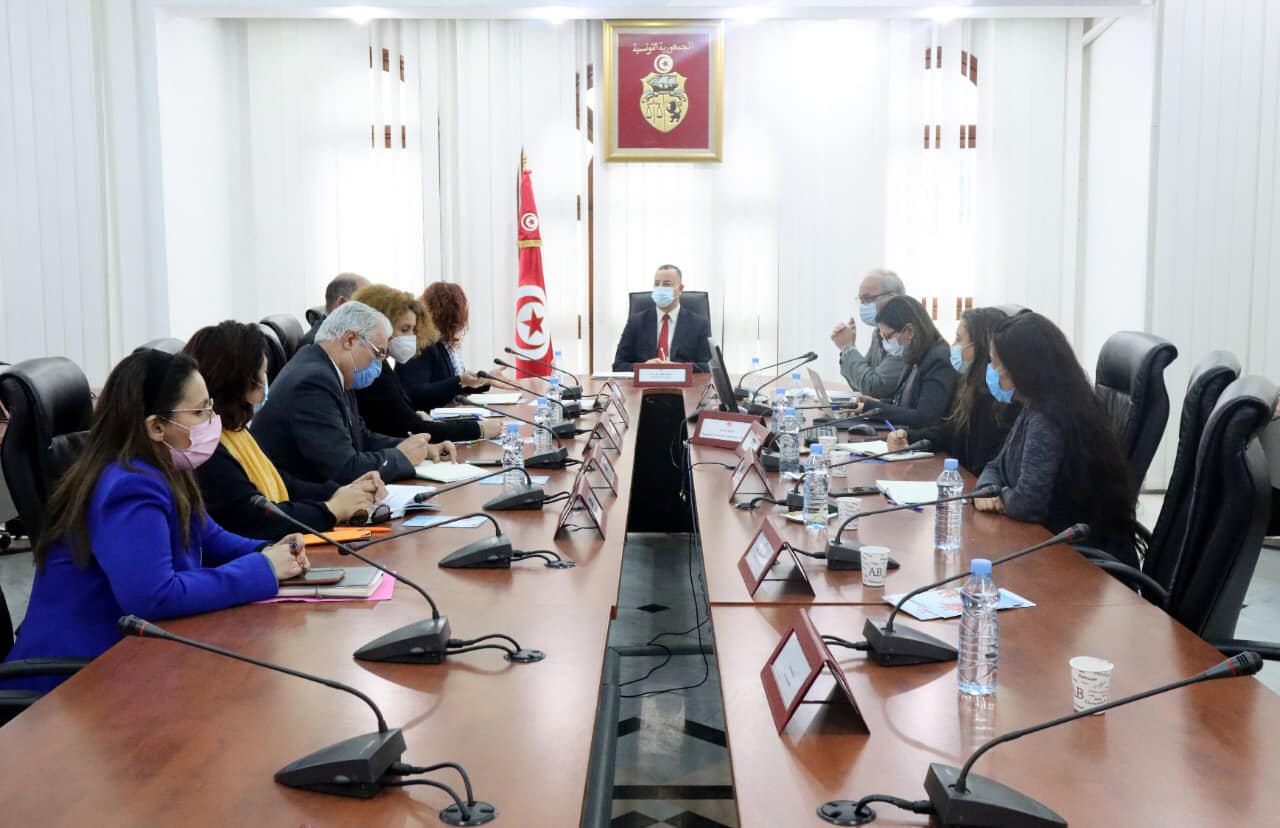 وزير الصحة وممثلة منظمة الصحة العالمية يدرسان تفعيل إنتاج تونس للقاحات كورونا