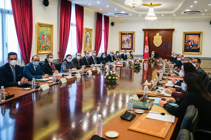 مجلس الوزراء يصادق على عدد من مشاريع المراسيم والأوامر الرئاسية