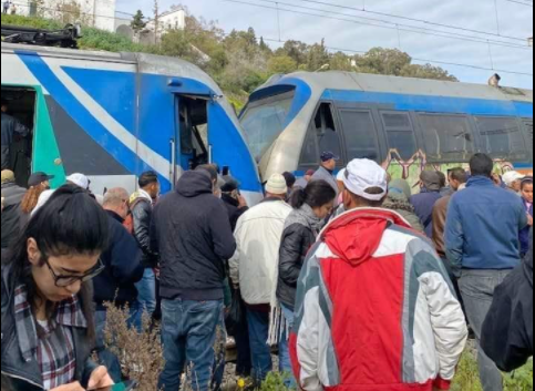 إصابة 84 شخصا في تصادم قطارين/ شركة السكك الحديدية تفتح تحقيقا
